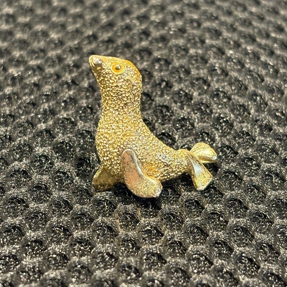 Vintage Gold Tone Textured Sea Lion Seal Brooch Pin - Elegant Women’s Jewelry